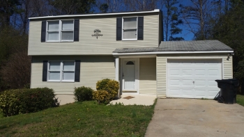 3366 Creekwood Dr, Rex, GA 30273