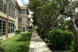 5102 NW 36th St APT 611 Lauderdale Lakes, FL 33319